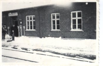 Snerydning p Hvidbjerg station omkring 1956 (LK)